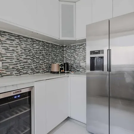 Charming Apt In Central - 1br 2p -sebastopol Διαμέρισμα *